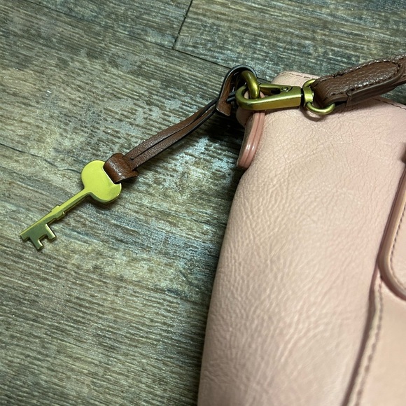 Fossil Pink Leather Tote Bag- EUC 2 straps smaller size - Picture 8 of 11